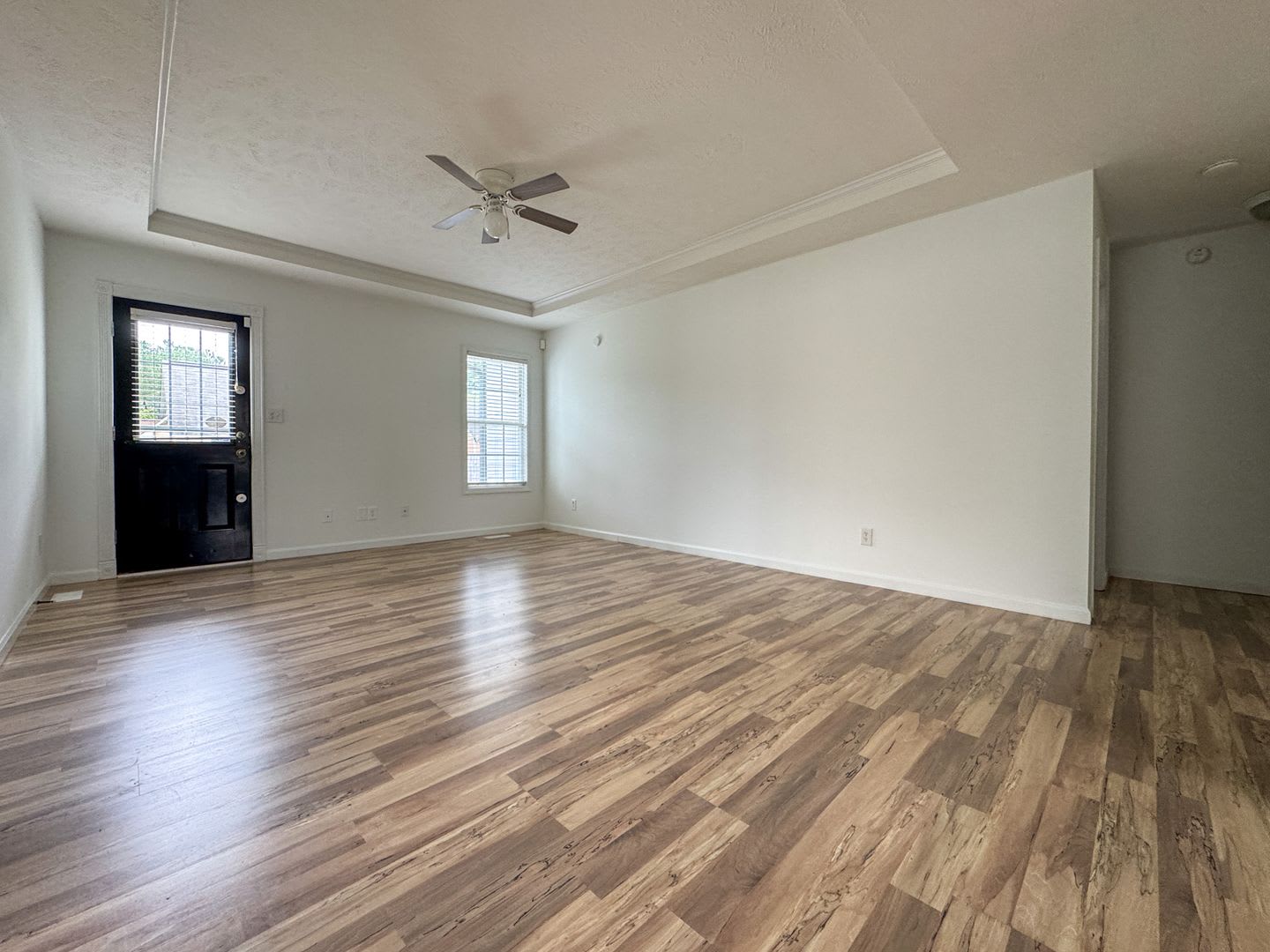 Lovely 3 Bed 2 Bath Home with Bonus Room – photo 4