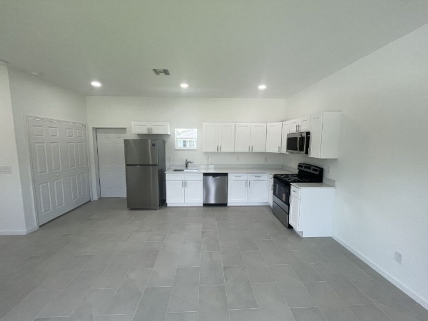 ONE OF A KIND! BRAND NEW 1 Bedroom-1 Bath – photo 5