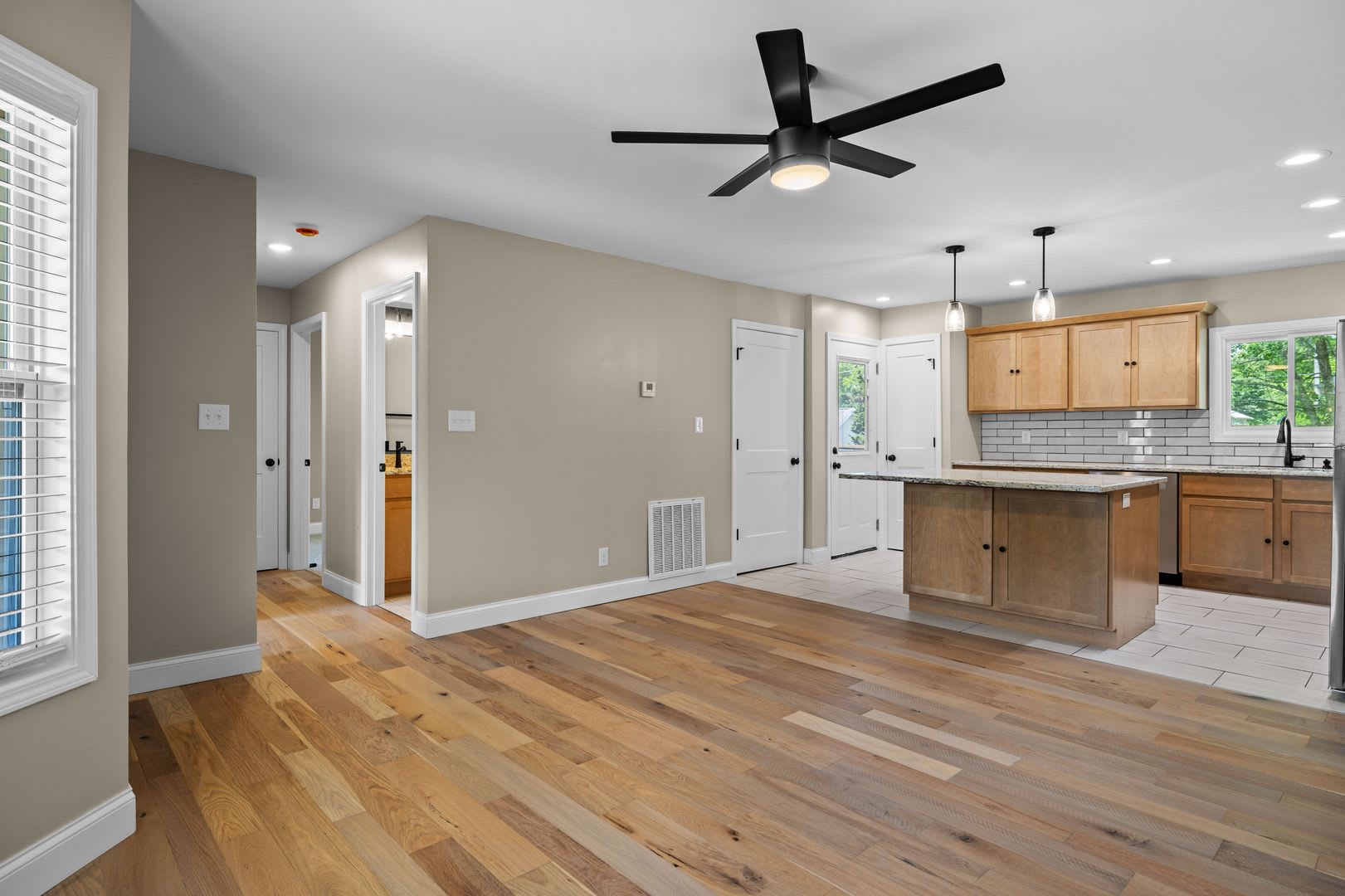 Maryville 37804 100 Newly Renovated 3 Bedroom 2 Bath Home With Modern Layout Private Backyard – photo 5