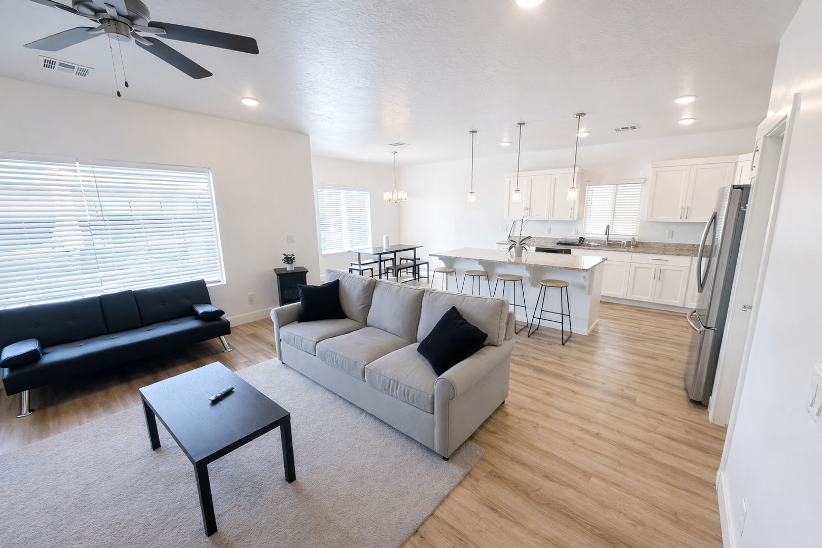 4 Bed Stand Alone Home 6 Month Lease – photo 4