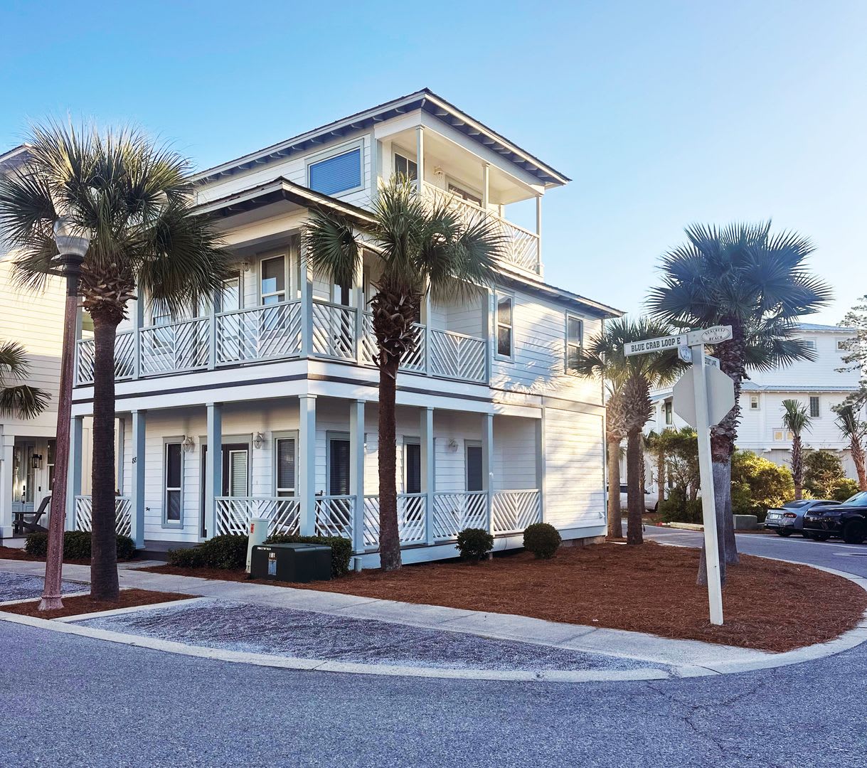 Perfect For Large Families Or Multiple Friends 5 Bedroom House Located Close To Tram Pickup And Walking Distance To Rosemary And Alys – photo 1