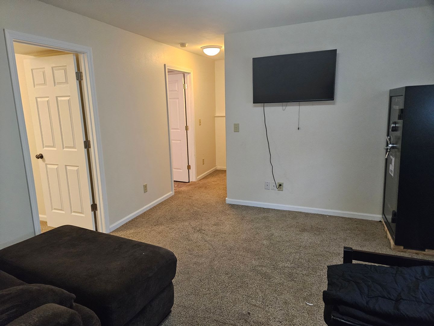 Fully Furnished Split Level Two-Bedroom Home – photo 5