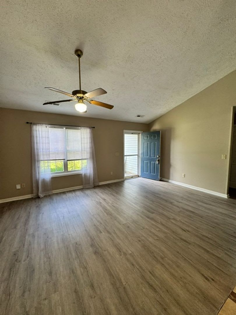 Home In Saratoga Place – photo 3