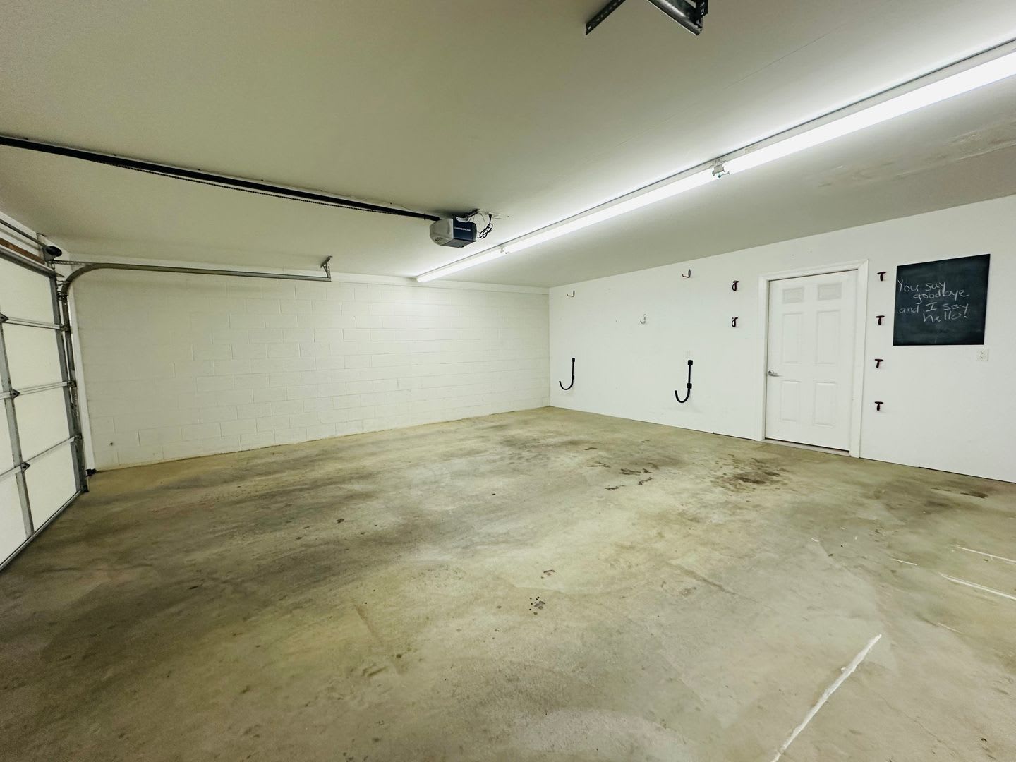 3 Bedroom 2.5 Half Bath Townhouse with 2 Car Garage – photo 2