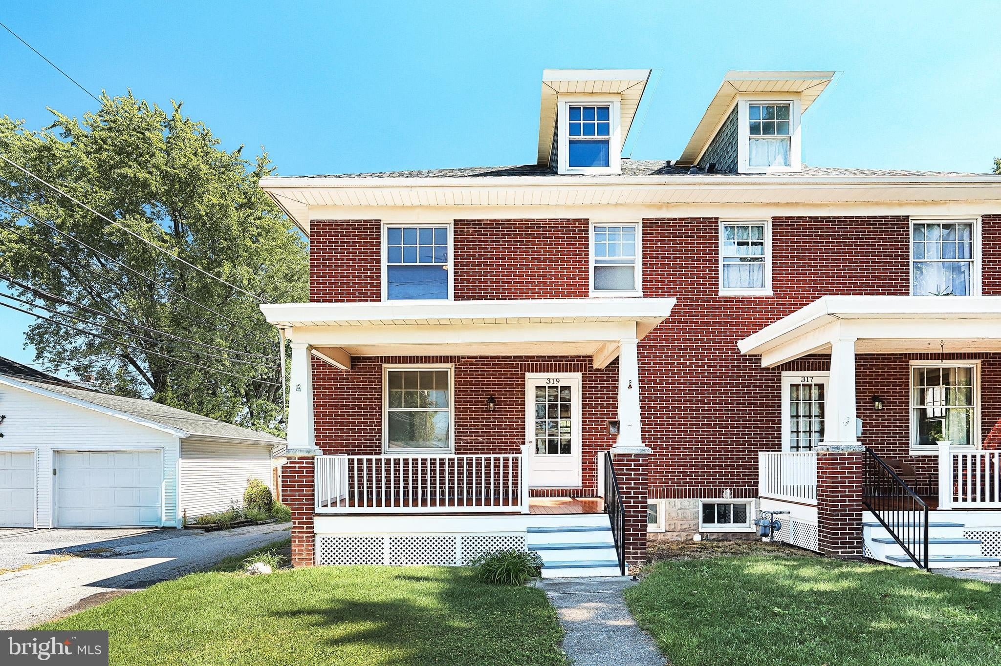 319 N STRATTON STREET – photo 1