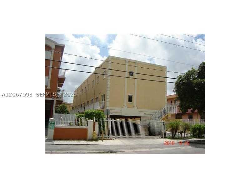 928 SW 3 – photo 1