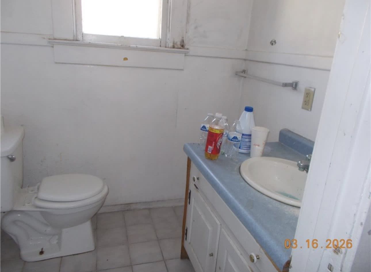 415 E Division St – photo 3