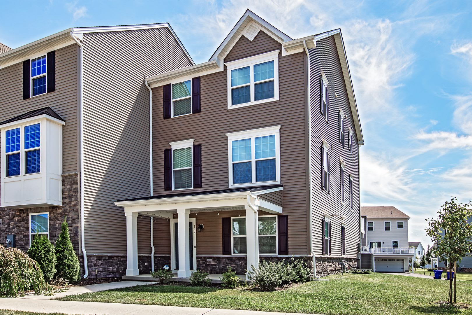 3 bedroom, 2.5 bath Middletown end unit townhome – photo 1