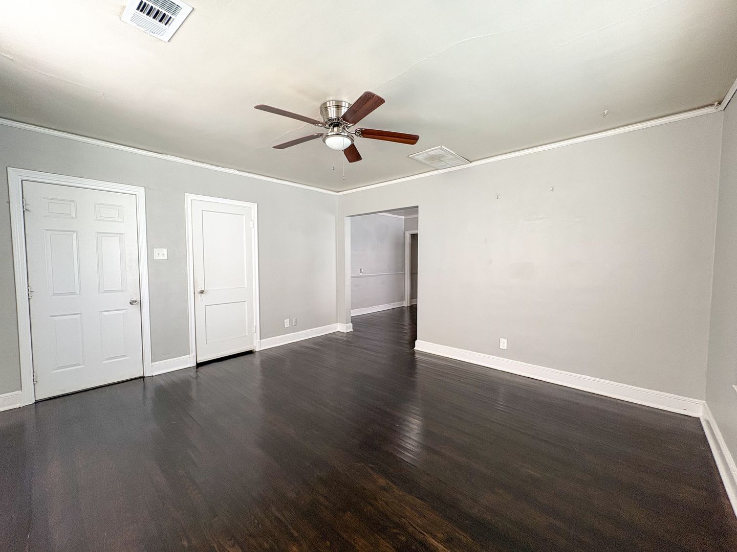 2 Bedroom 1 Bath Apartment Near Overton Park – photo 5