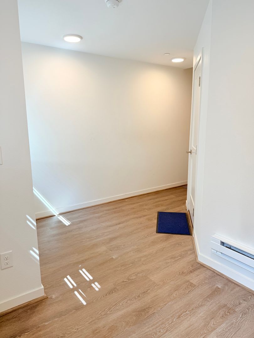 Modern Bellevue Townhome with Private Top-Floor Loft Suite & Rooftop Deck – photo 3
