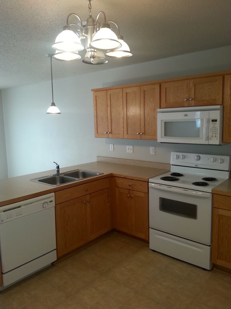 Westport Beach Townhomes 2 and 3 Bedrooms – photo 2