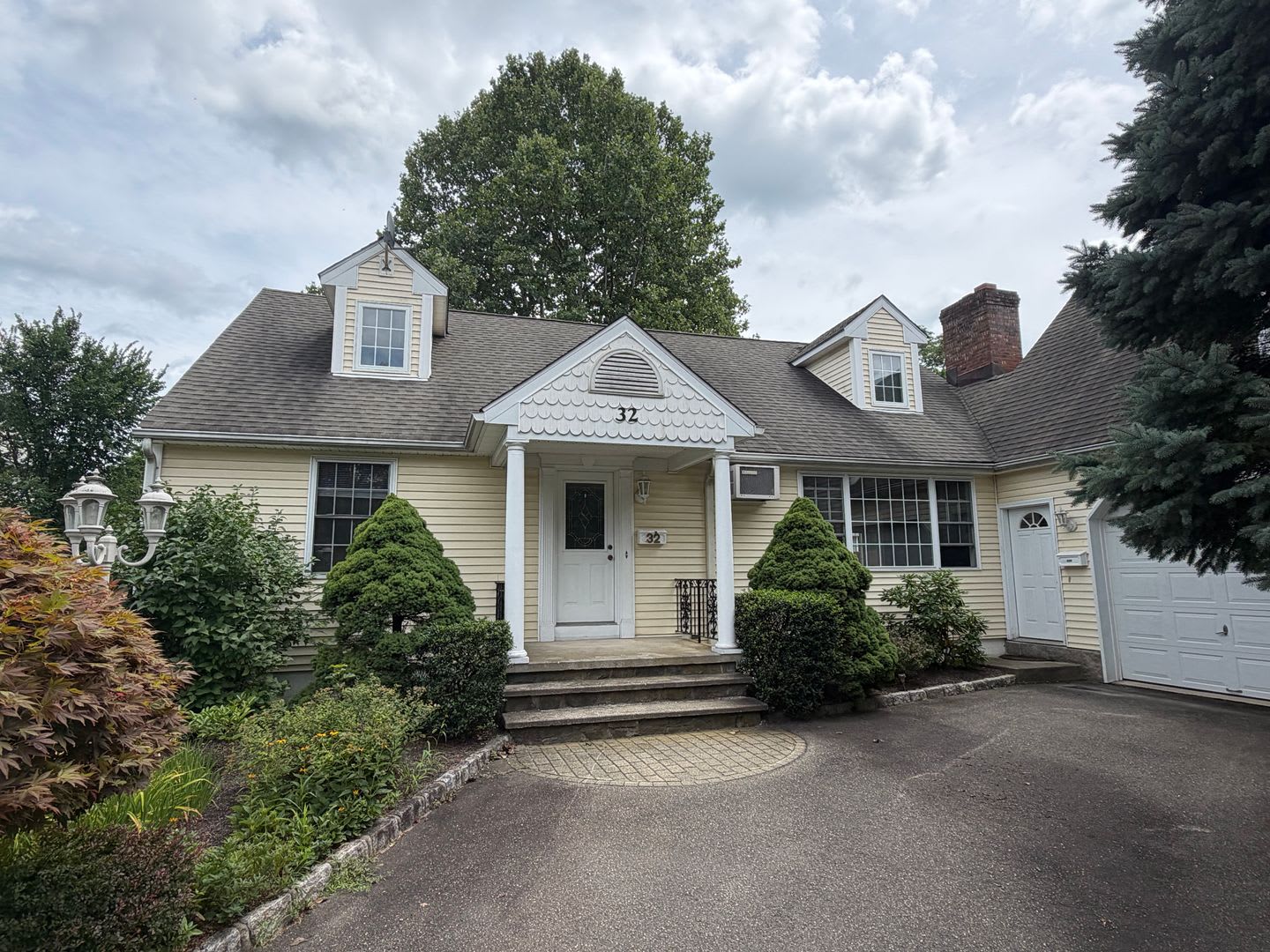 Beautiful 4 Bedroom Home In Danbury – photo 1