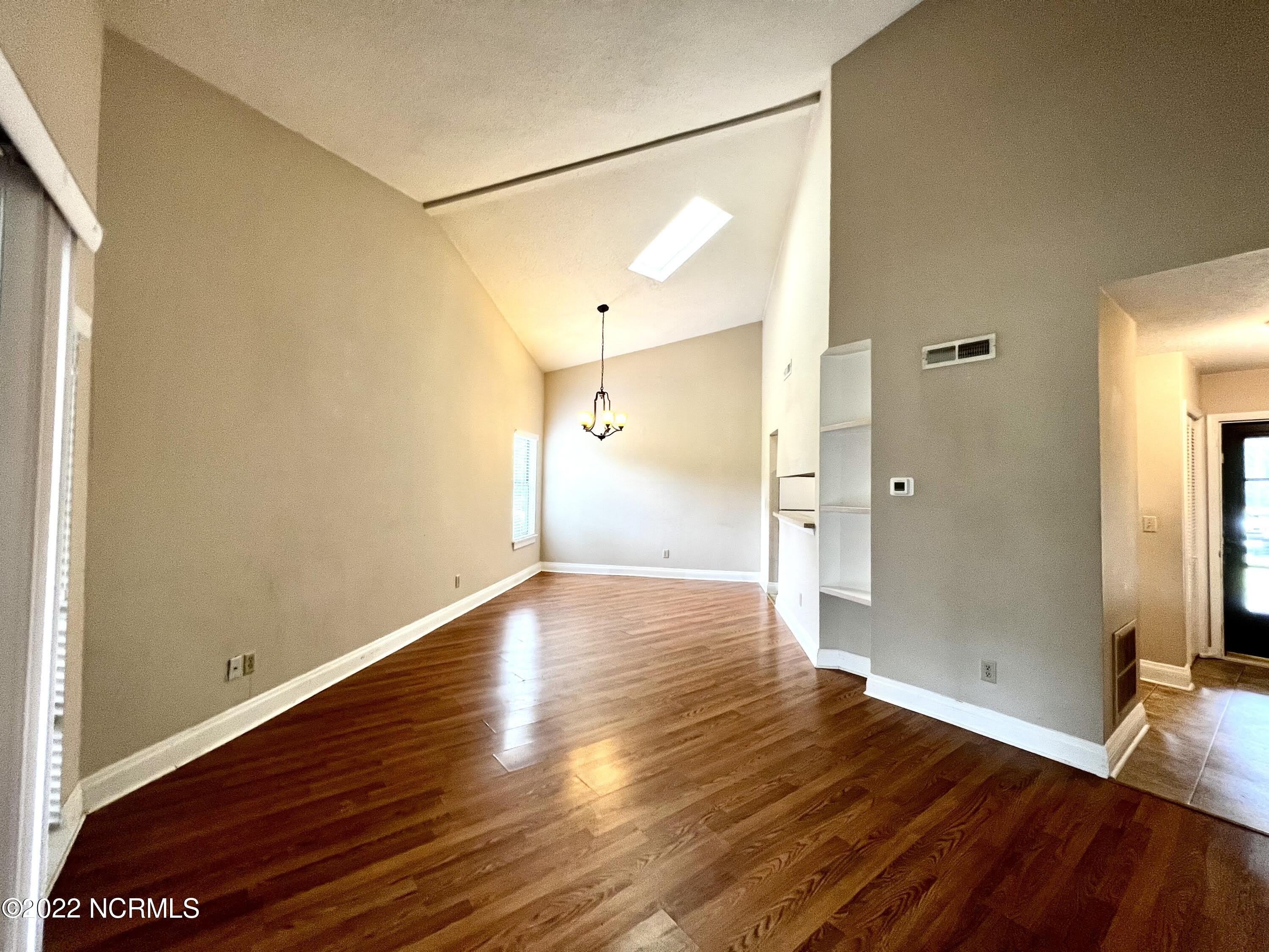 724 Azalea Drive – photo 2