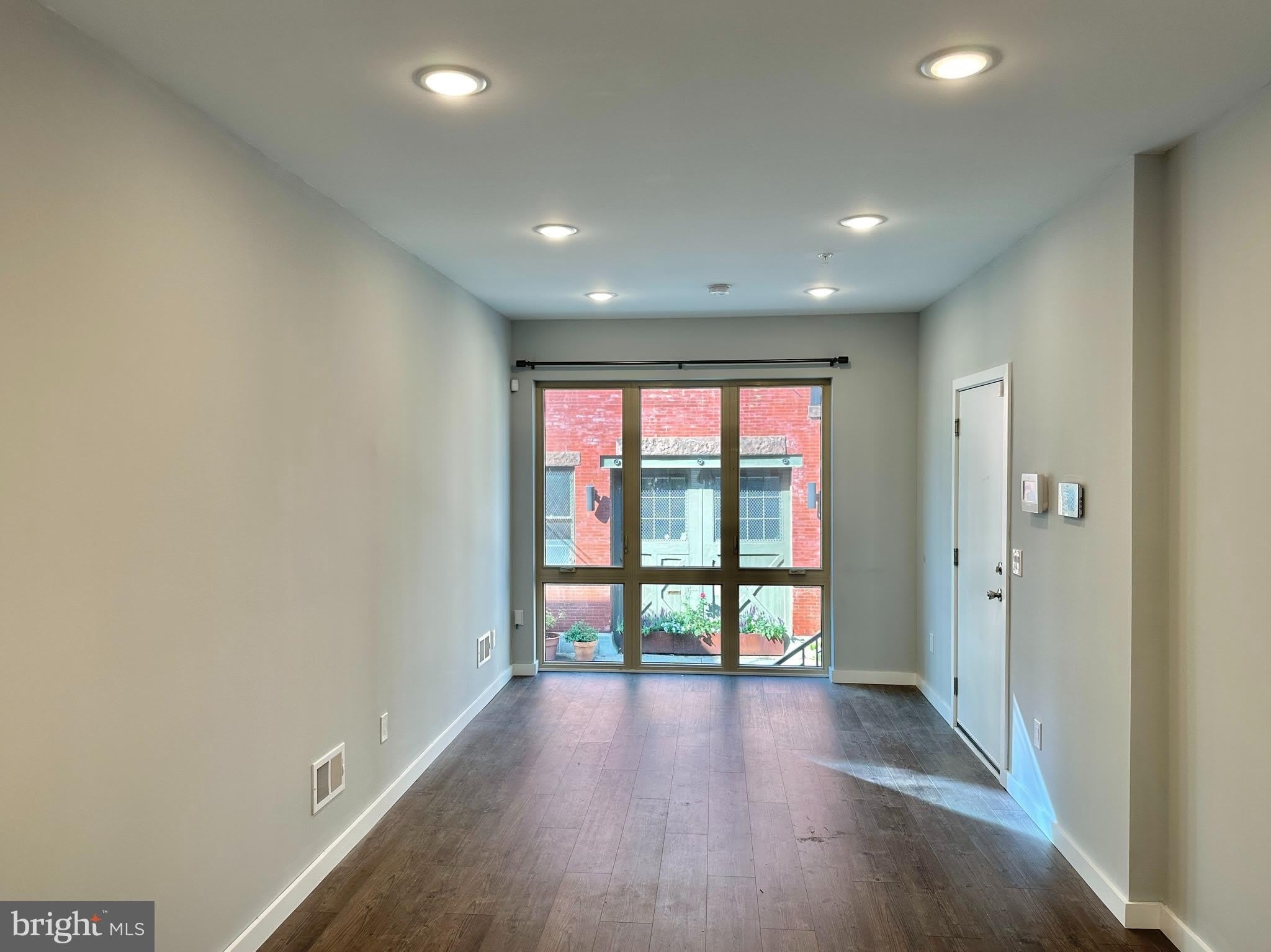2004 CAMBRIDGE Street – photo 4