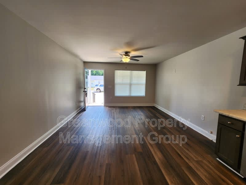 414 Whiteoak Street – photo 4