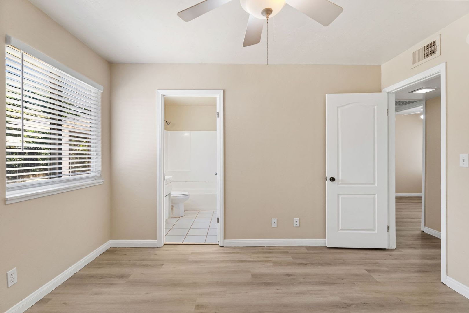 Charming 3BR House in Bakersfield – photo 5