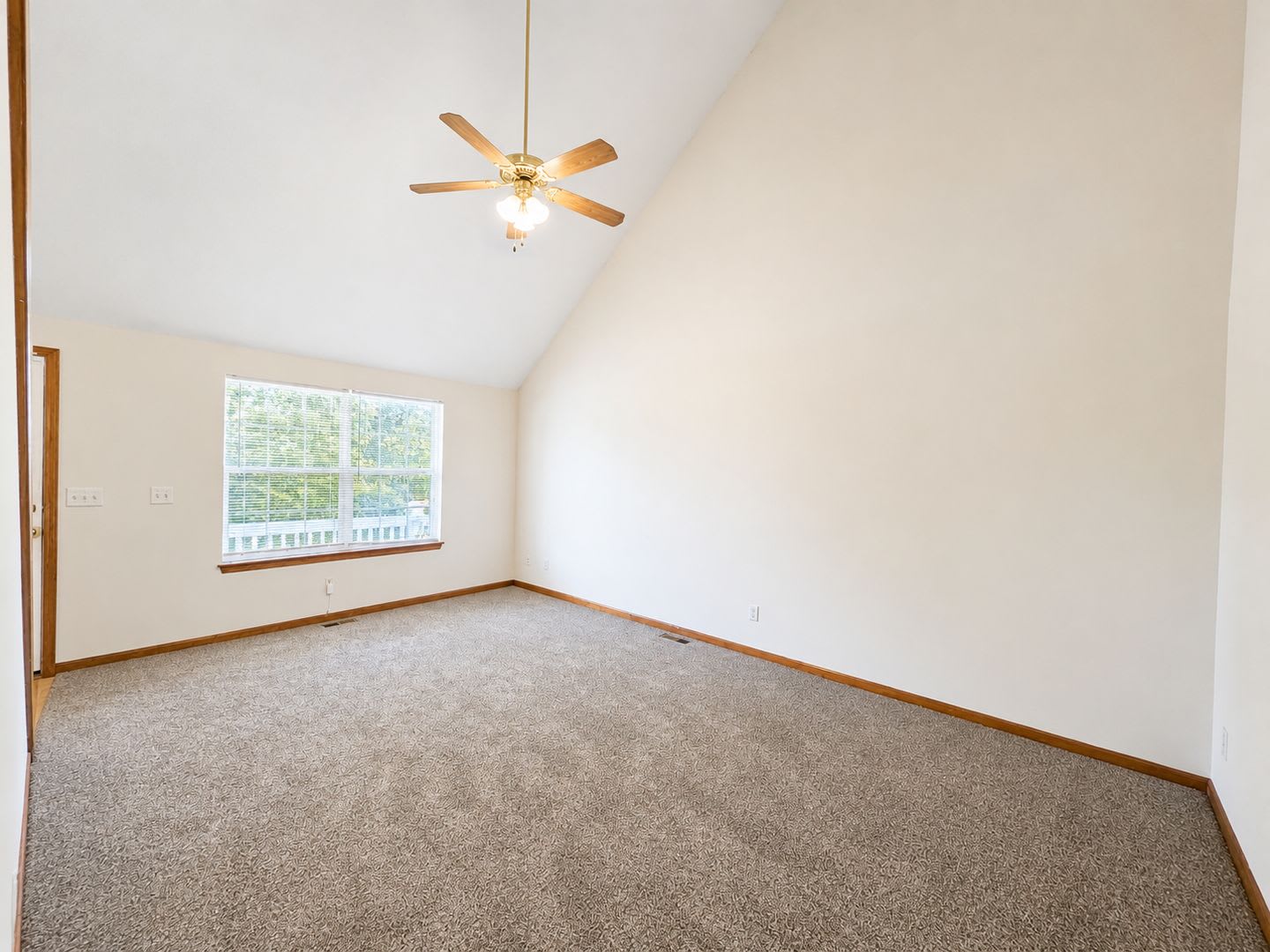 3 Bed, 1.5 Bath Duplex with Garage and Extra Storage Space! – photo 3