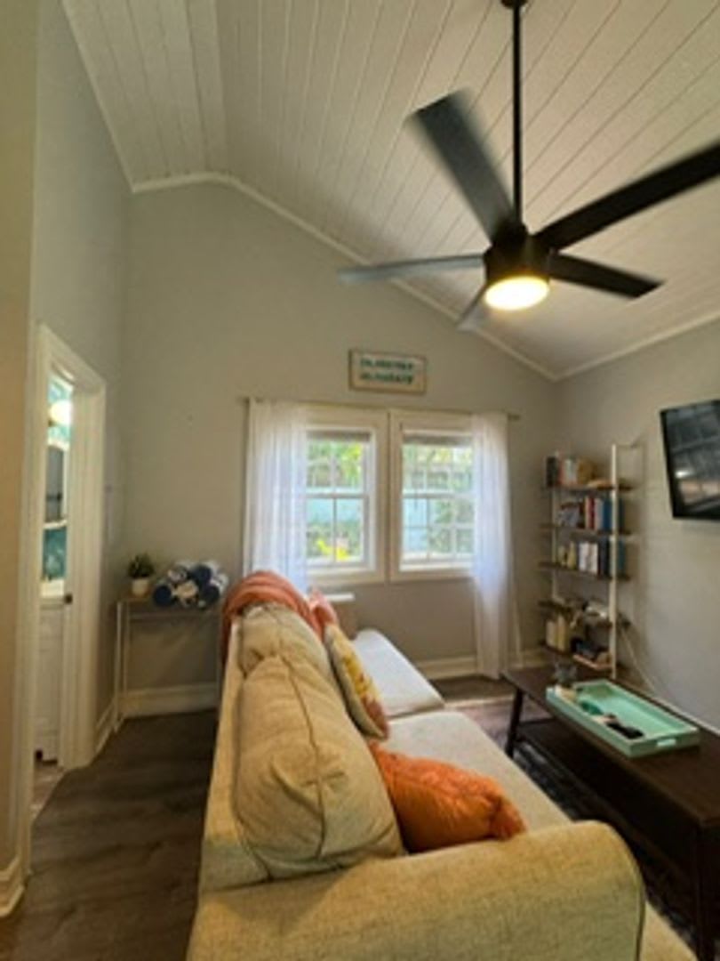 Old Town Cottage Ready for Move In! – photo 2
