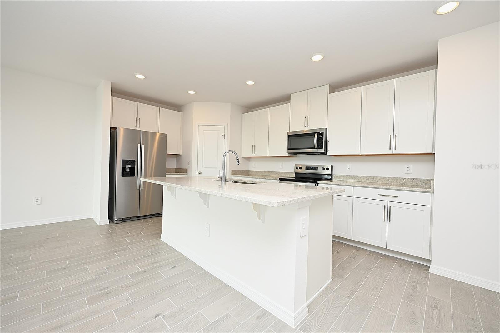 2106 ROSEWOOD Drive – photo 4