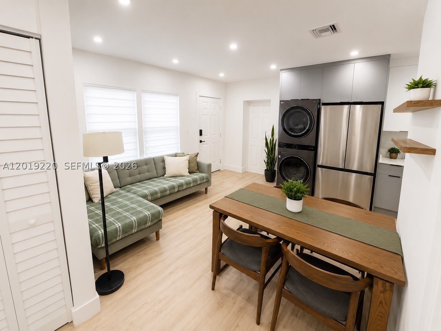 1018 Ne 2Nd Ave – photo 2