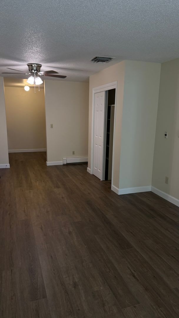 Recently Remodeled 2 Bed 1 Bath Lakeside Dr Condo – photo 2