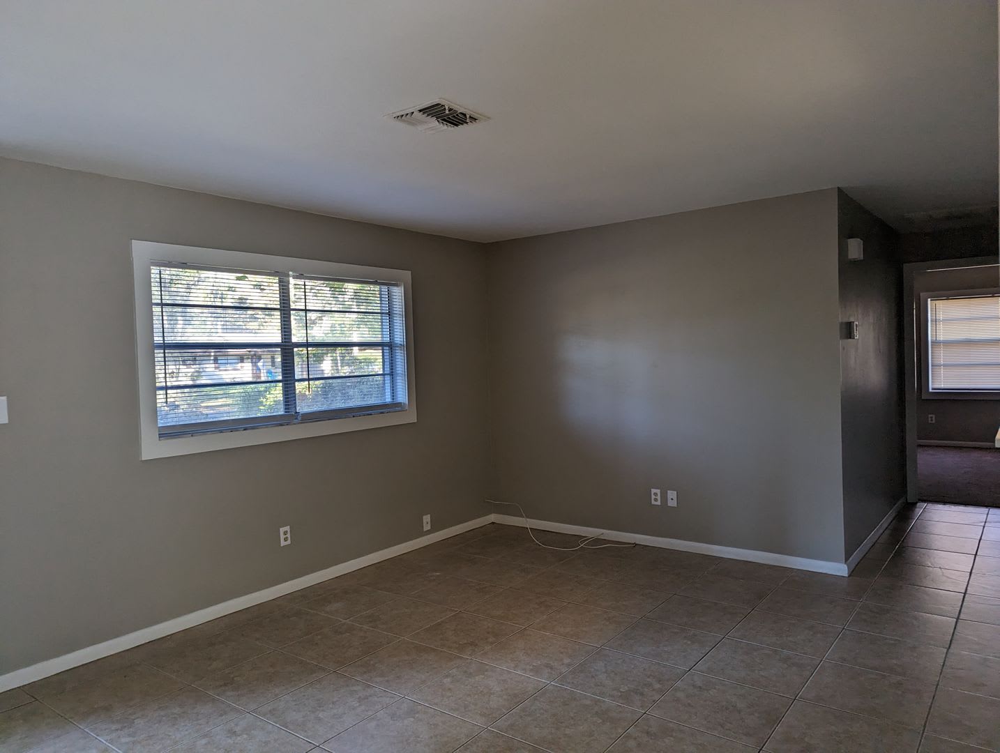 Crystal River 3/2/1 located near US 19 and Downtown Crystal River – photo 4