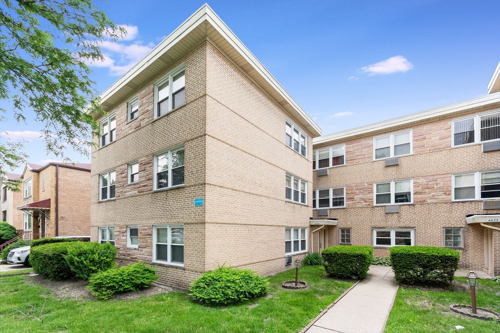 Charming 2 Bedroom Condo In Skokie – photo 1