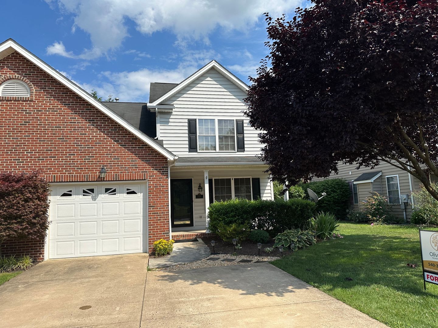 2066 Honeysuckle Lane – photo 2