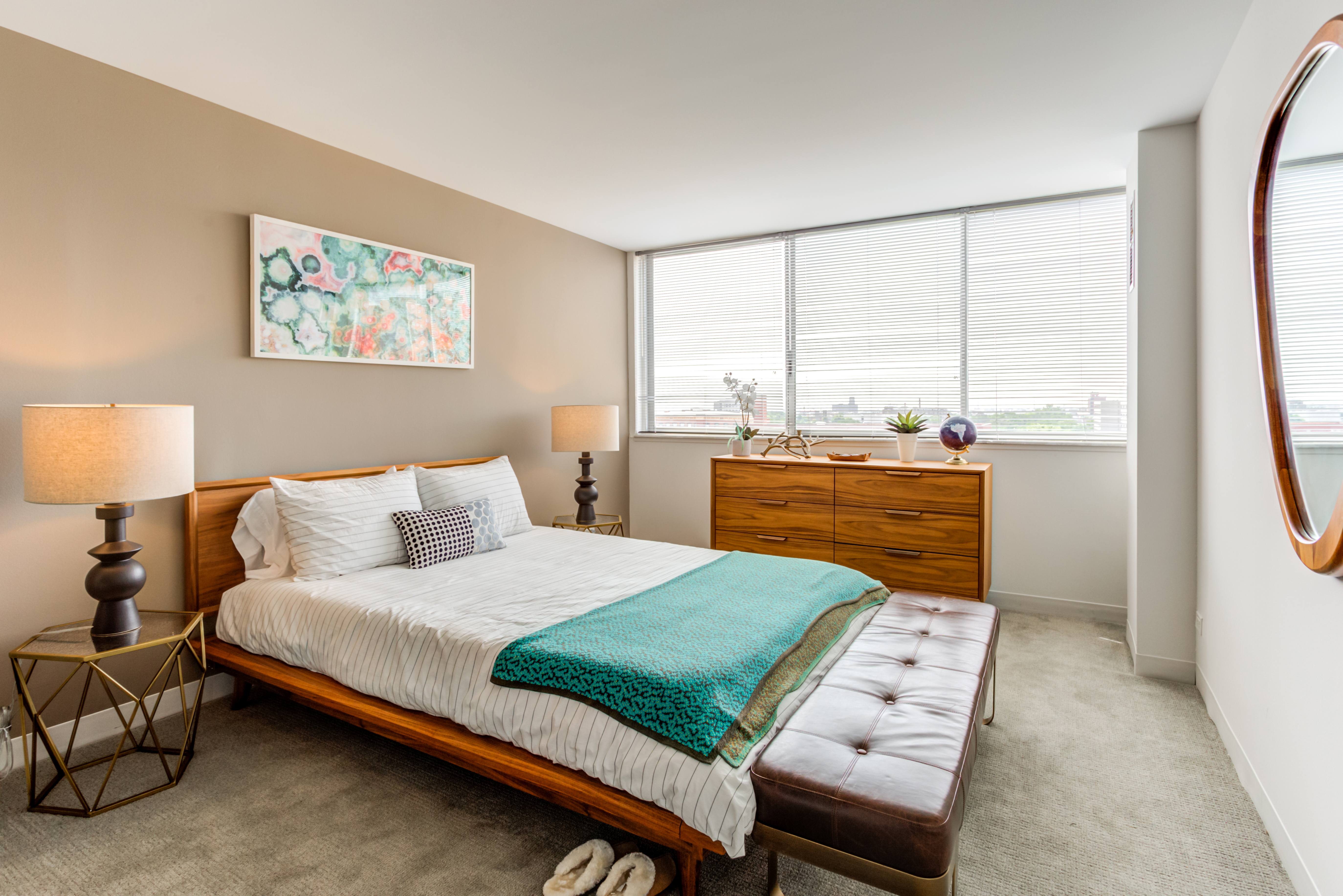 536 West Addison – photo 5