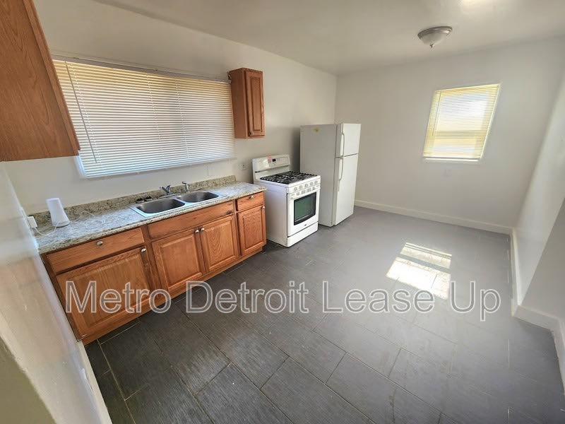3651 Buckingham – photo 4