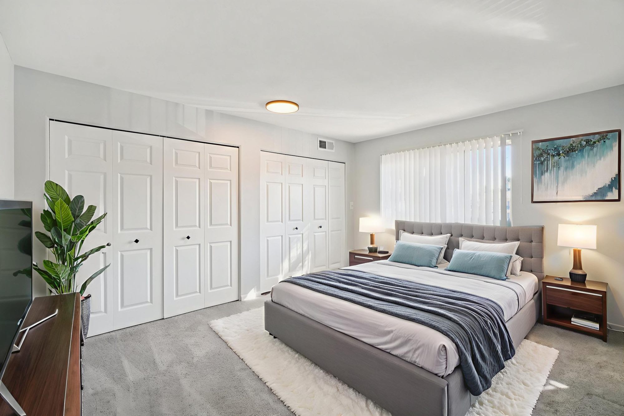 Independence Square Apartments – photo 3