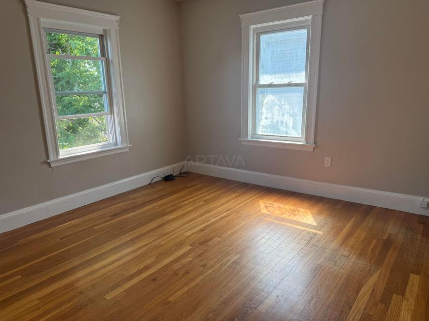 272 Willis Ave. – photo 4