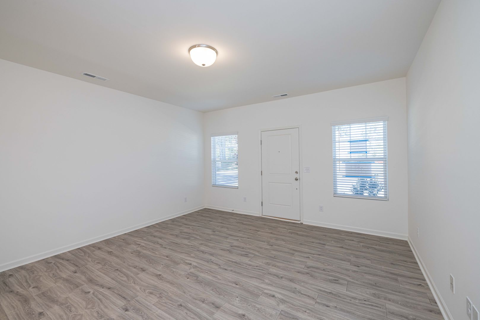 2Bd/2.5ba Townhome for Rent Near Downtown Mooresville – photo 3
