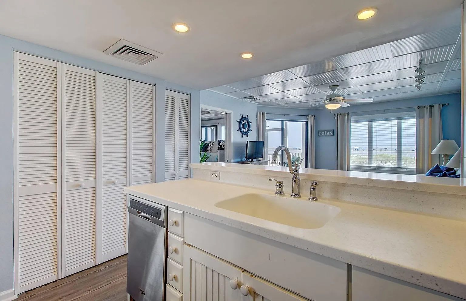 9000 Palmetto Dr Apt 103B – photo 4