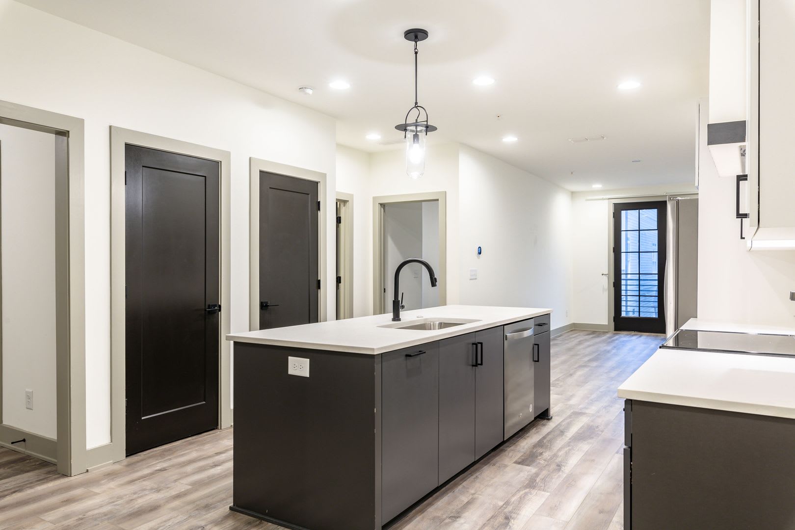 Gorgeous 1 Bed/1 Bath in Edgewood! – photo 4