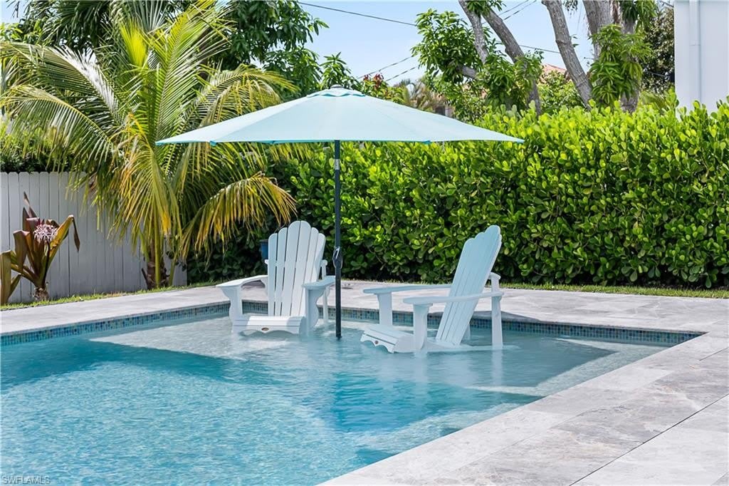 682 95Th Ave N – photo 1