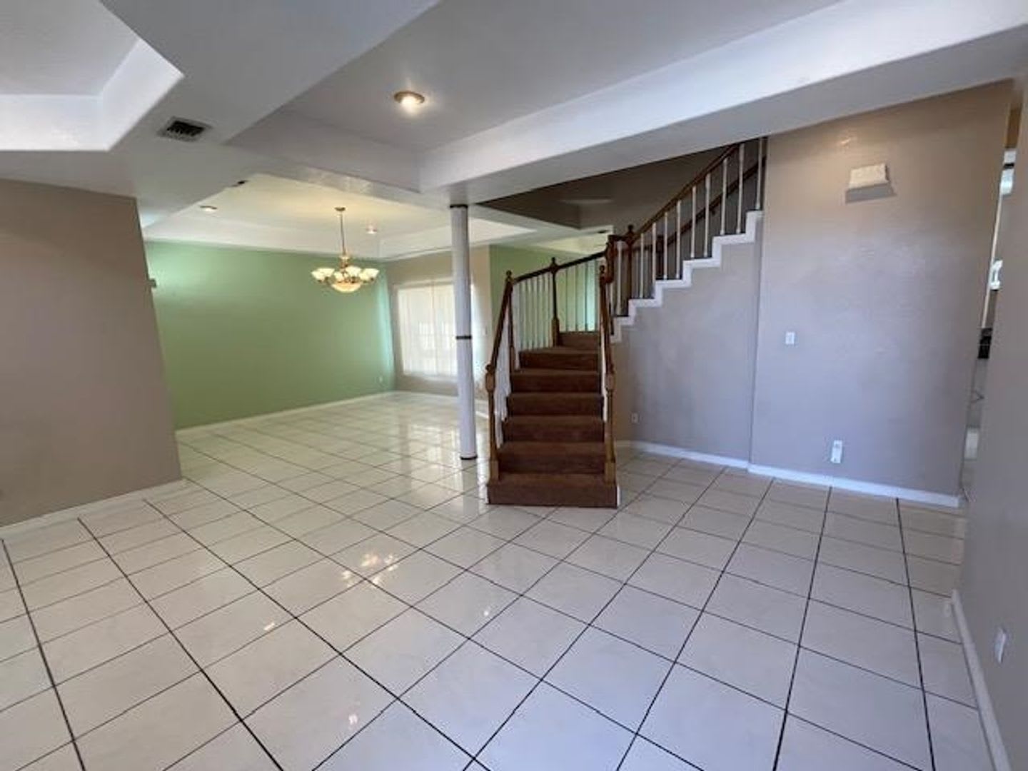 Beautiful Two Story Home With Versatile Living Space – photo 5