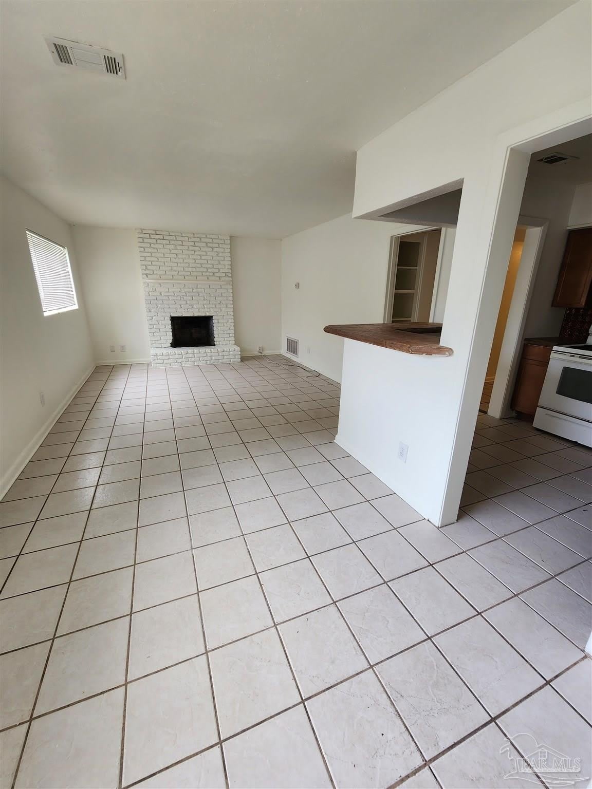 605 Edison Dr – photo 2
