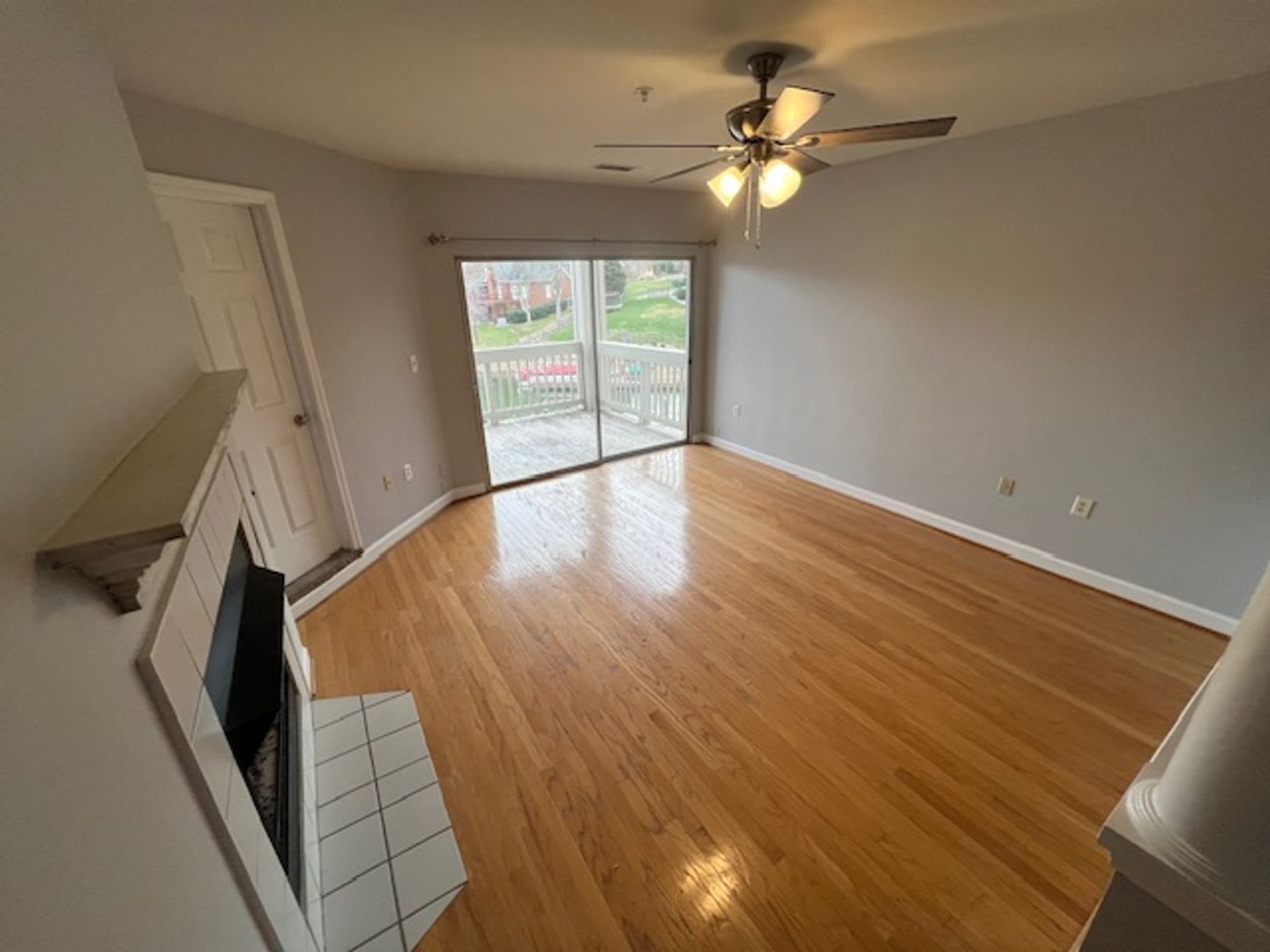 Waterfront 2 Bed 2 Bath Condo Pier 33 Alley Kitchen Fireplace Washer Dryer Included Community Pool – photo 3