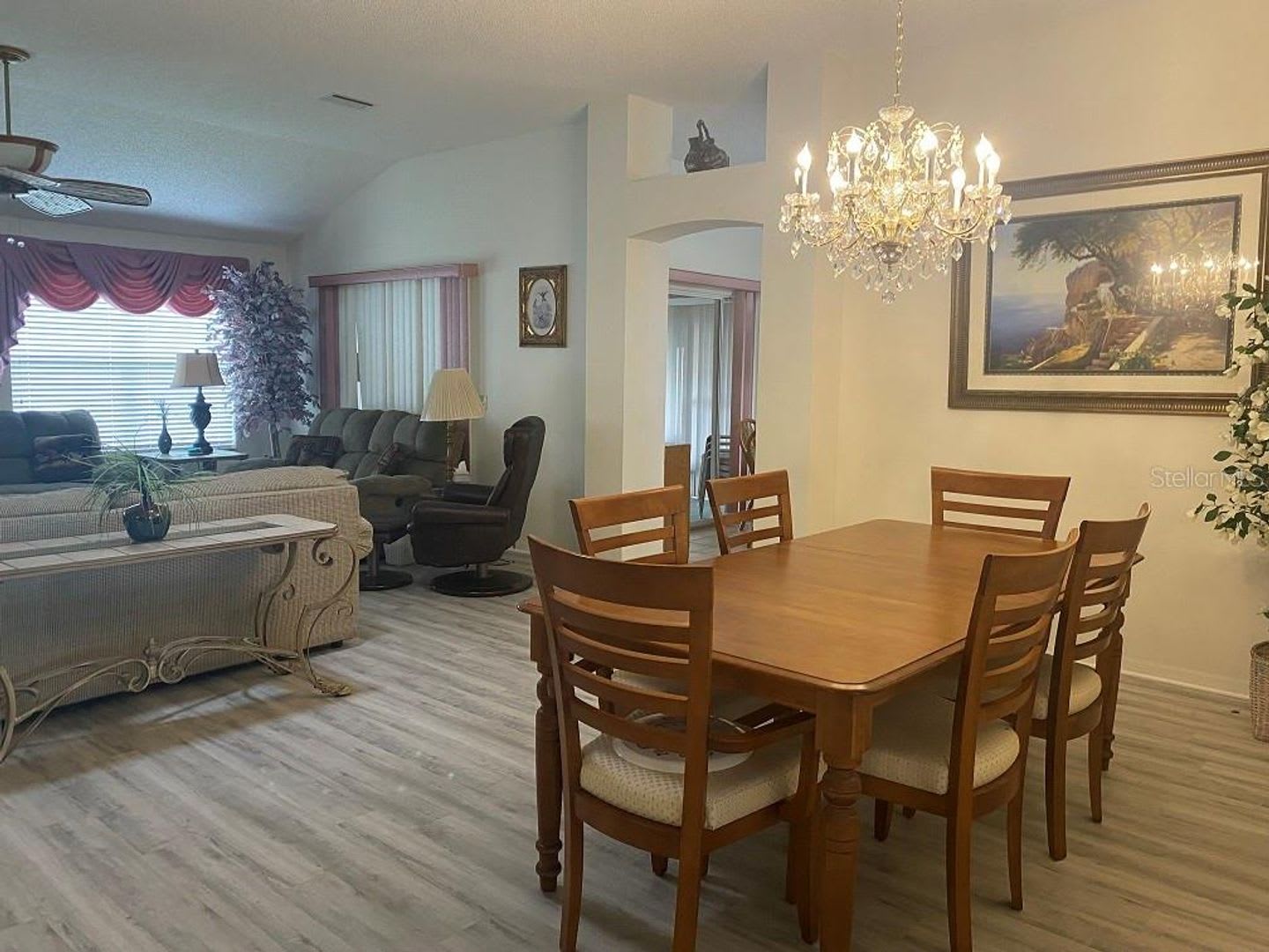 CHARMING AND SPACIOUS 2/2 HOME IN THE VILLAGES! – photo 4