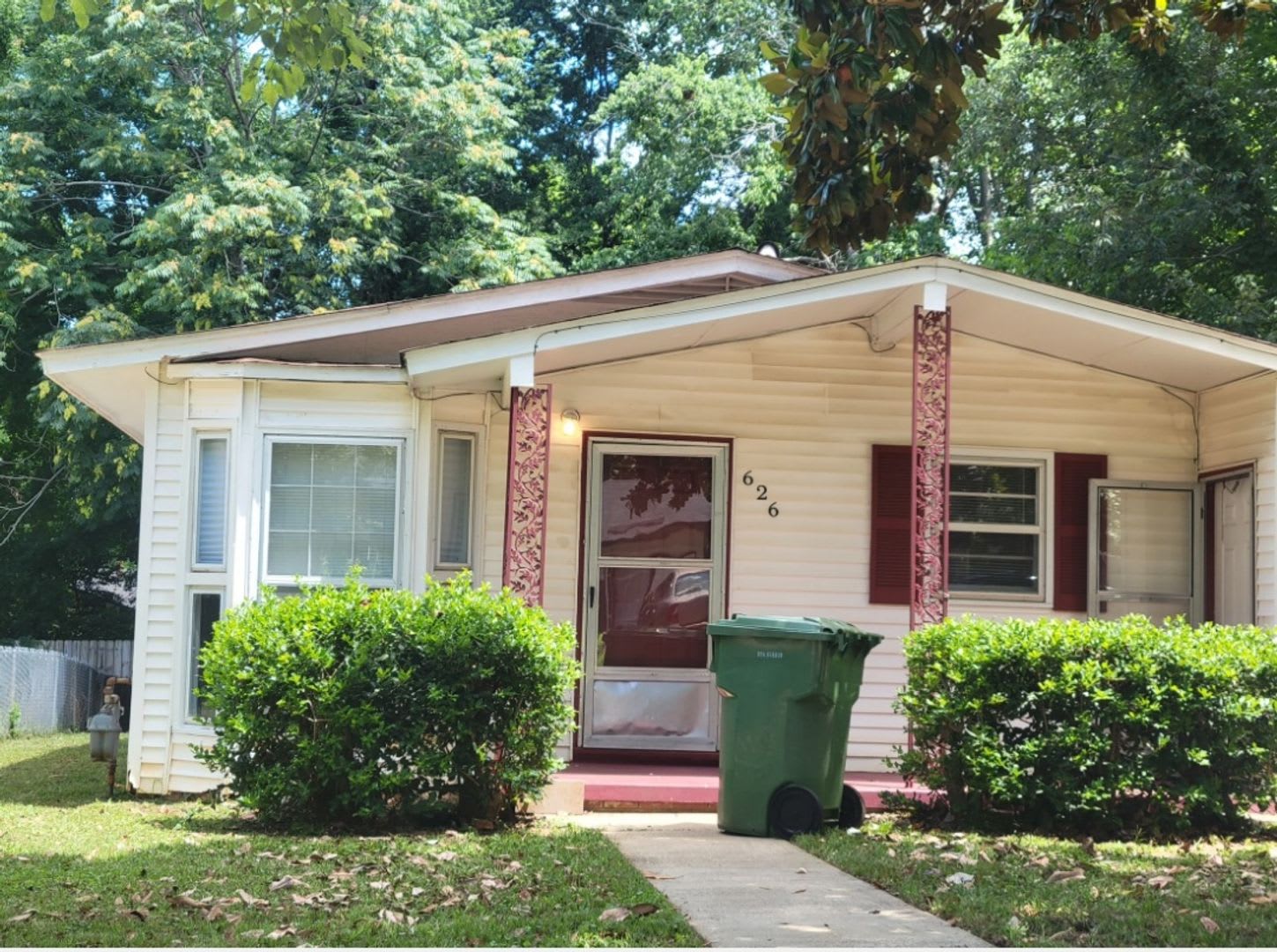 3 Bedroom 2 Bathroom House In North Huntsville – photo 1