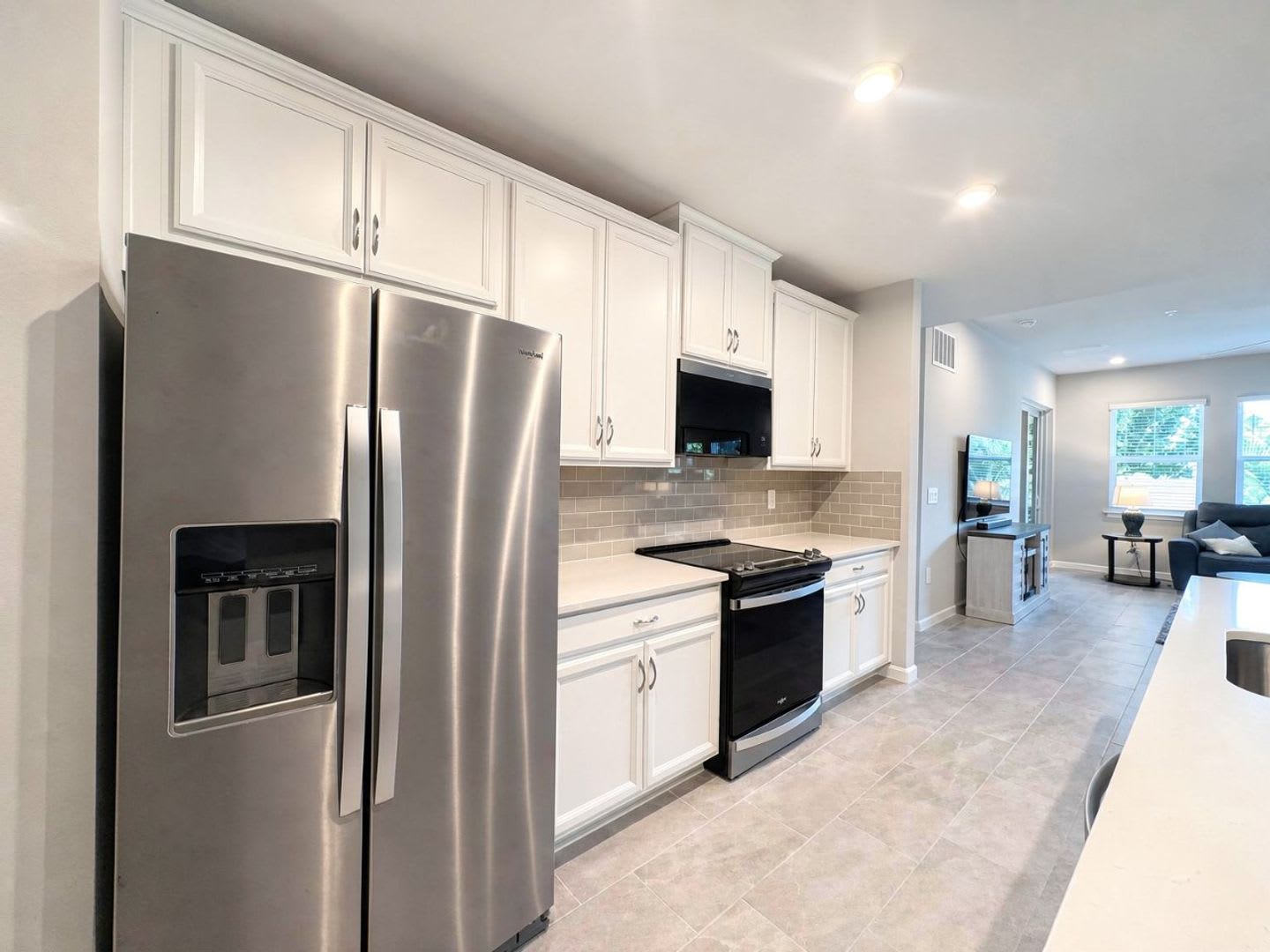 First-Floor Condo 2/2 in Bayshore Arts District – photo 2