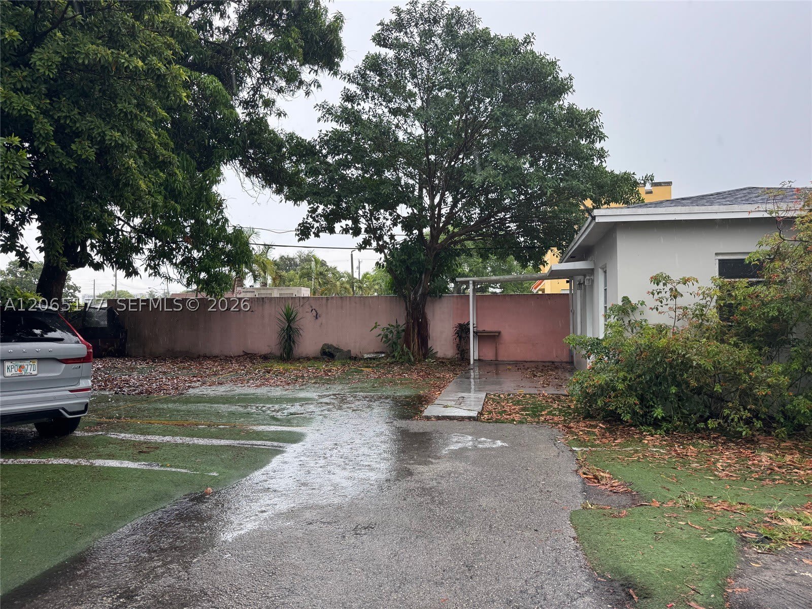 2380 NW Flagler Ter – photo 2
