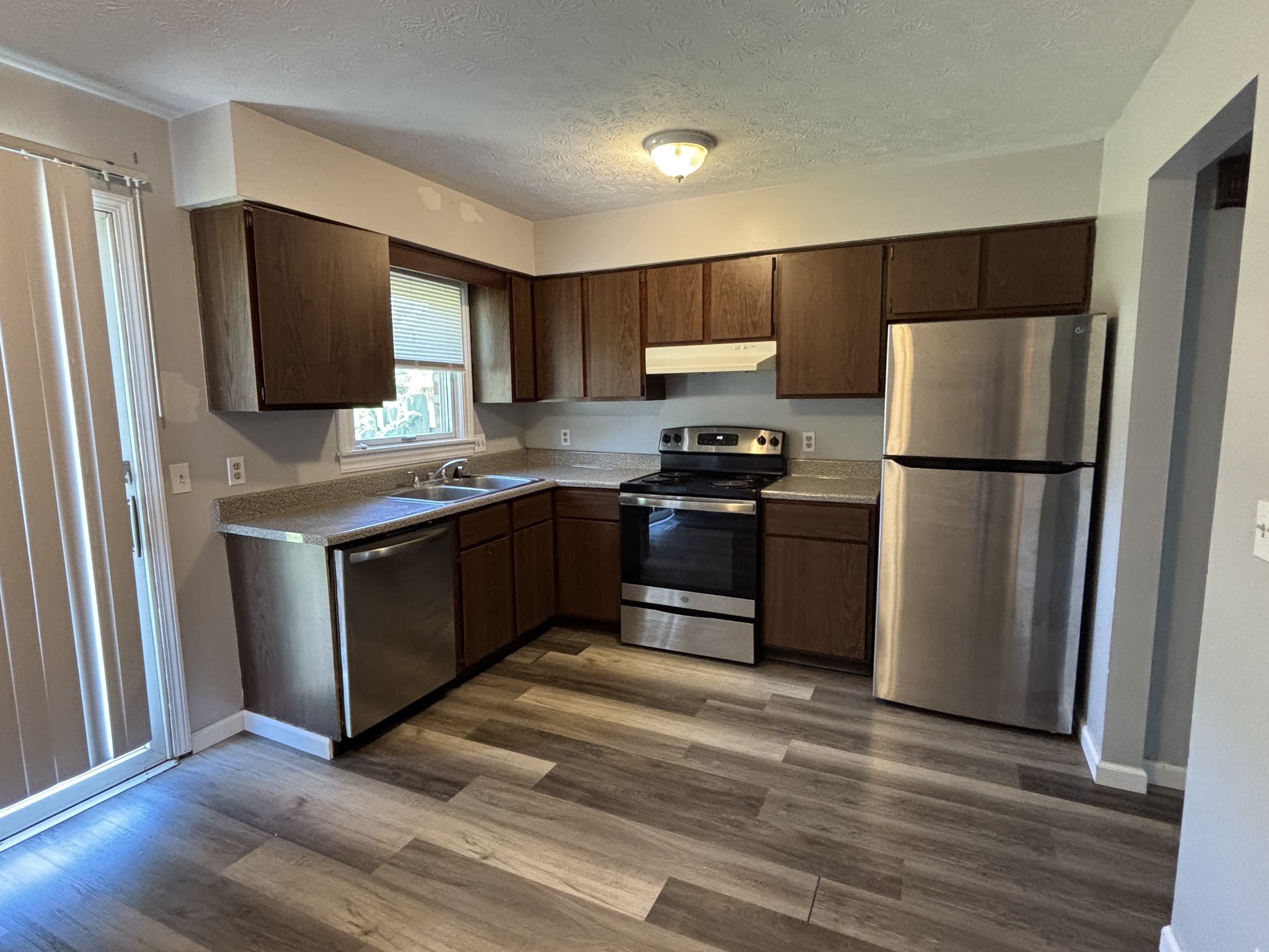 601 Lakeview Drive – photo 4