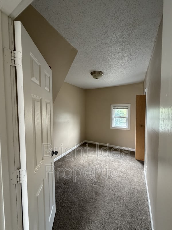 1097 Suburban Avenue – photo 3