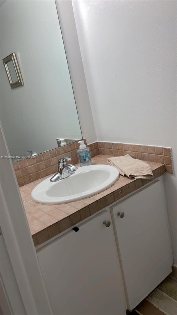 1673 Bay Road – photo 4