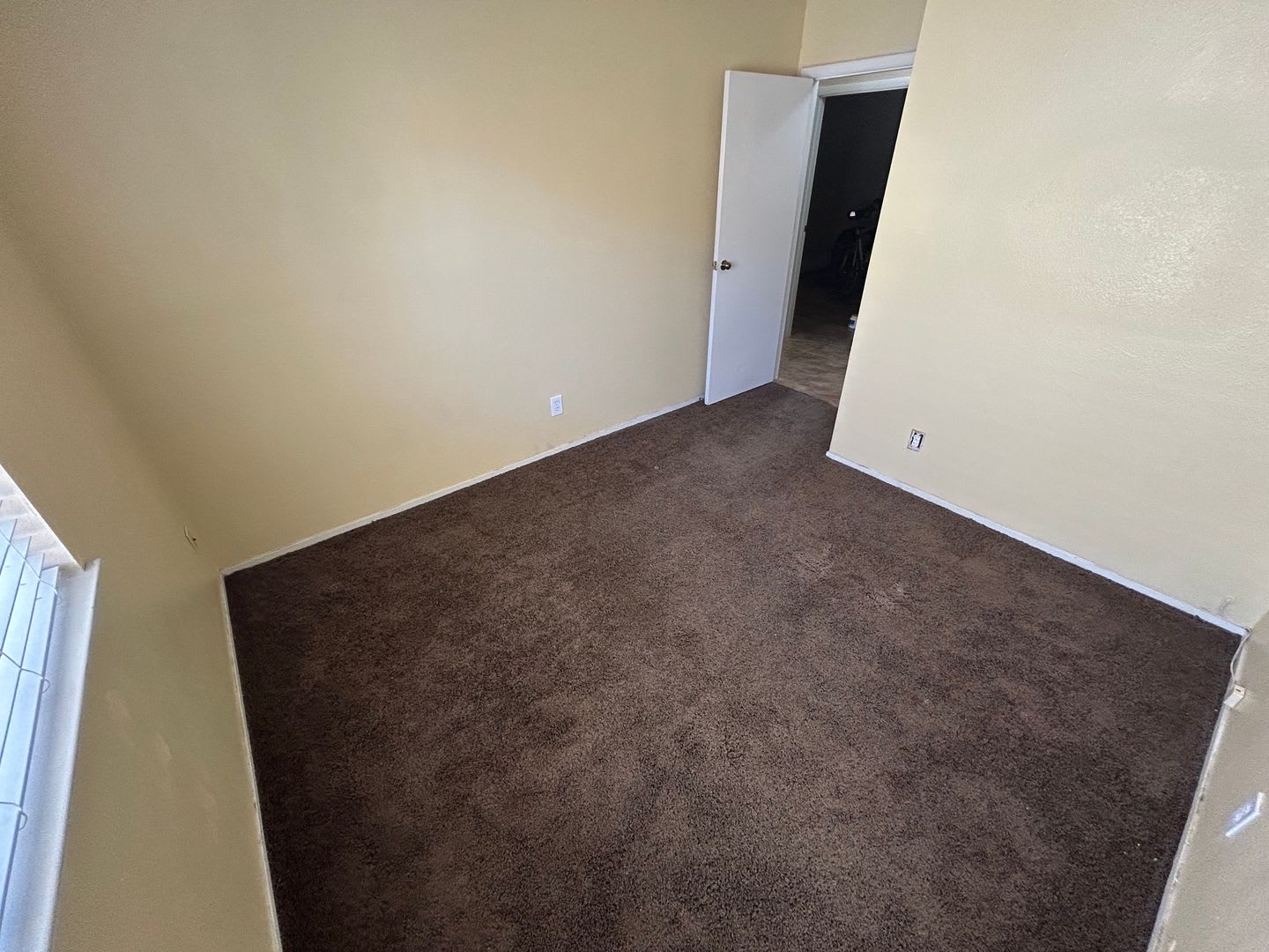 BEAUTIFULLY RENOVATED HOME WITH NEW PAINT, CARPET, AND LIGHT FIXTURES – photo 5