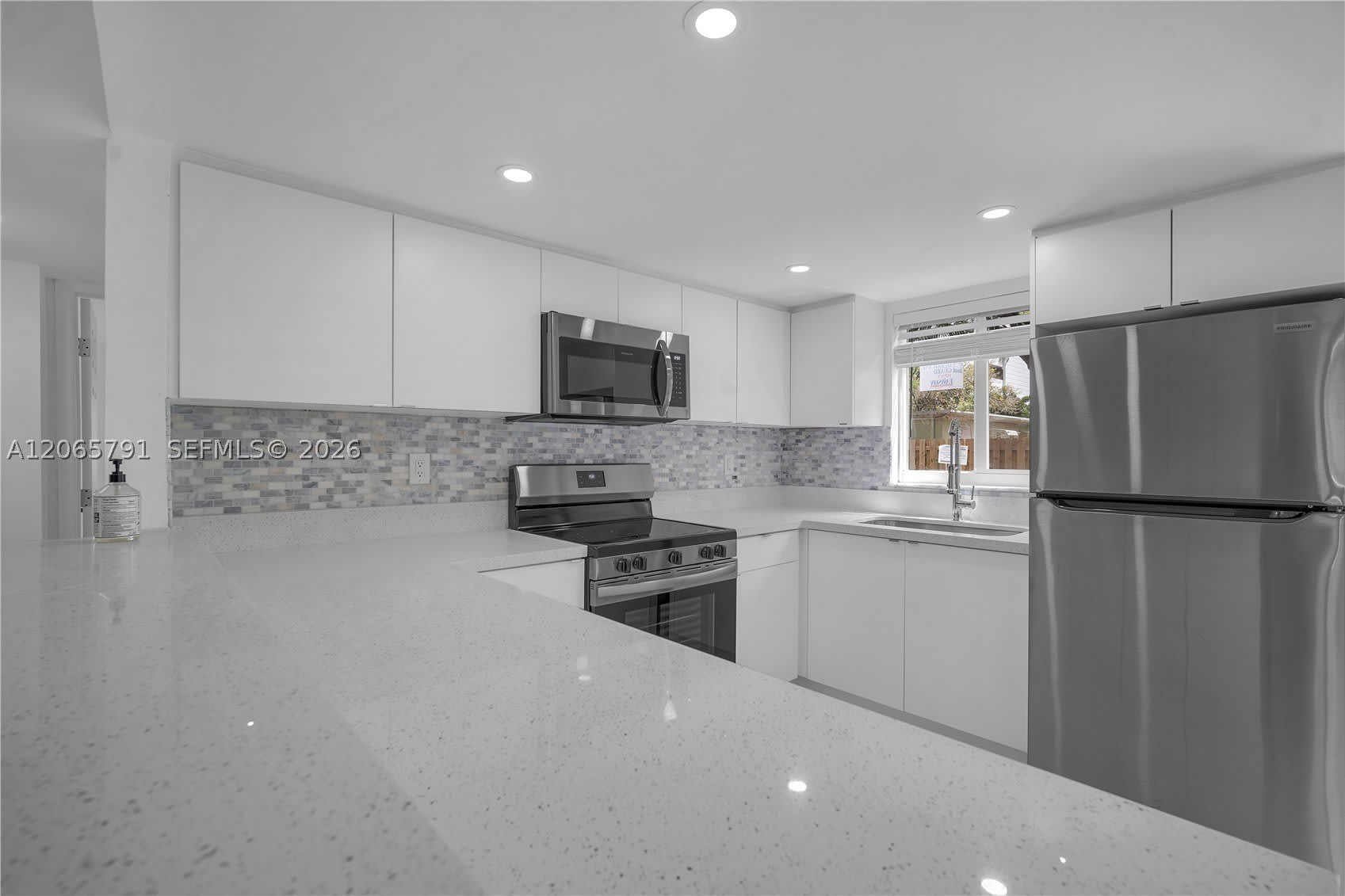 414 SE 14th St – photo 1