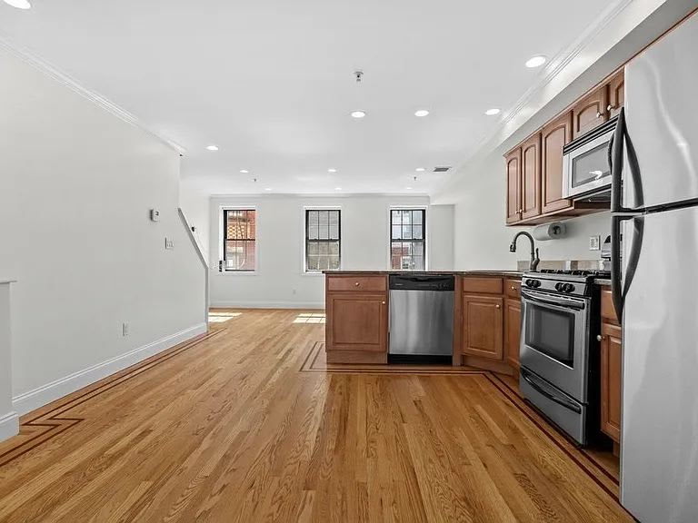 11 Wiget St Unit 8 – photo 4