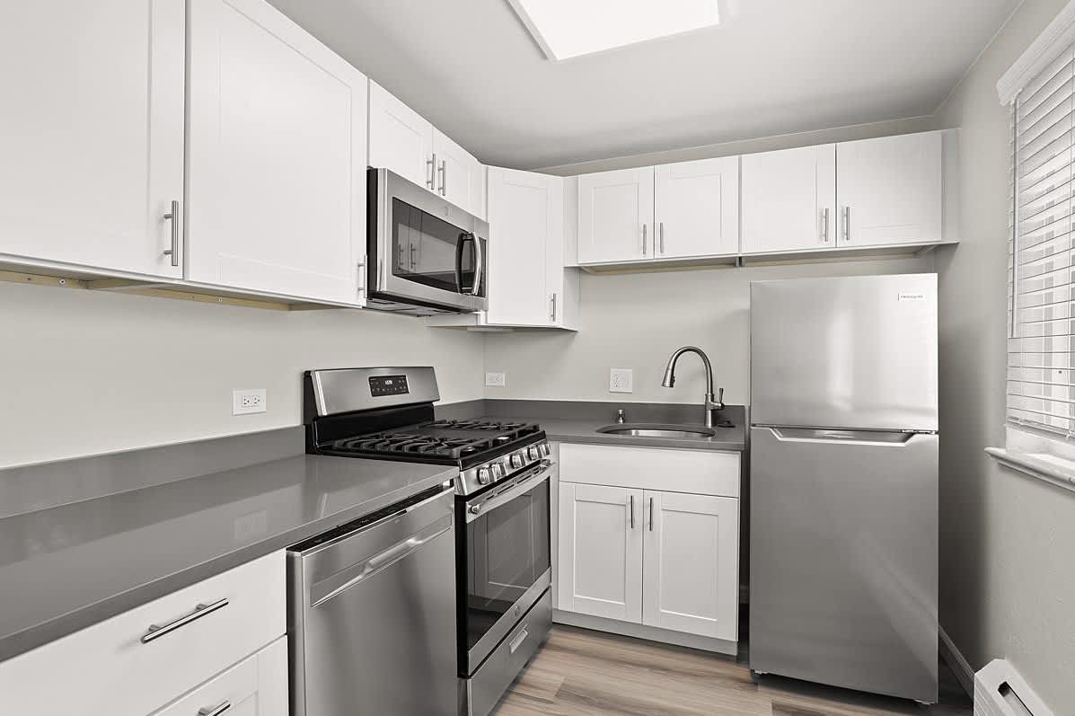 1325 Madison Apartments – photo 1